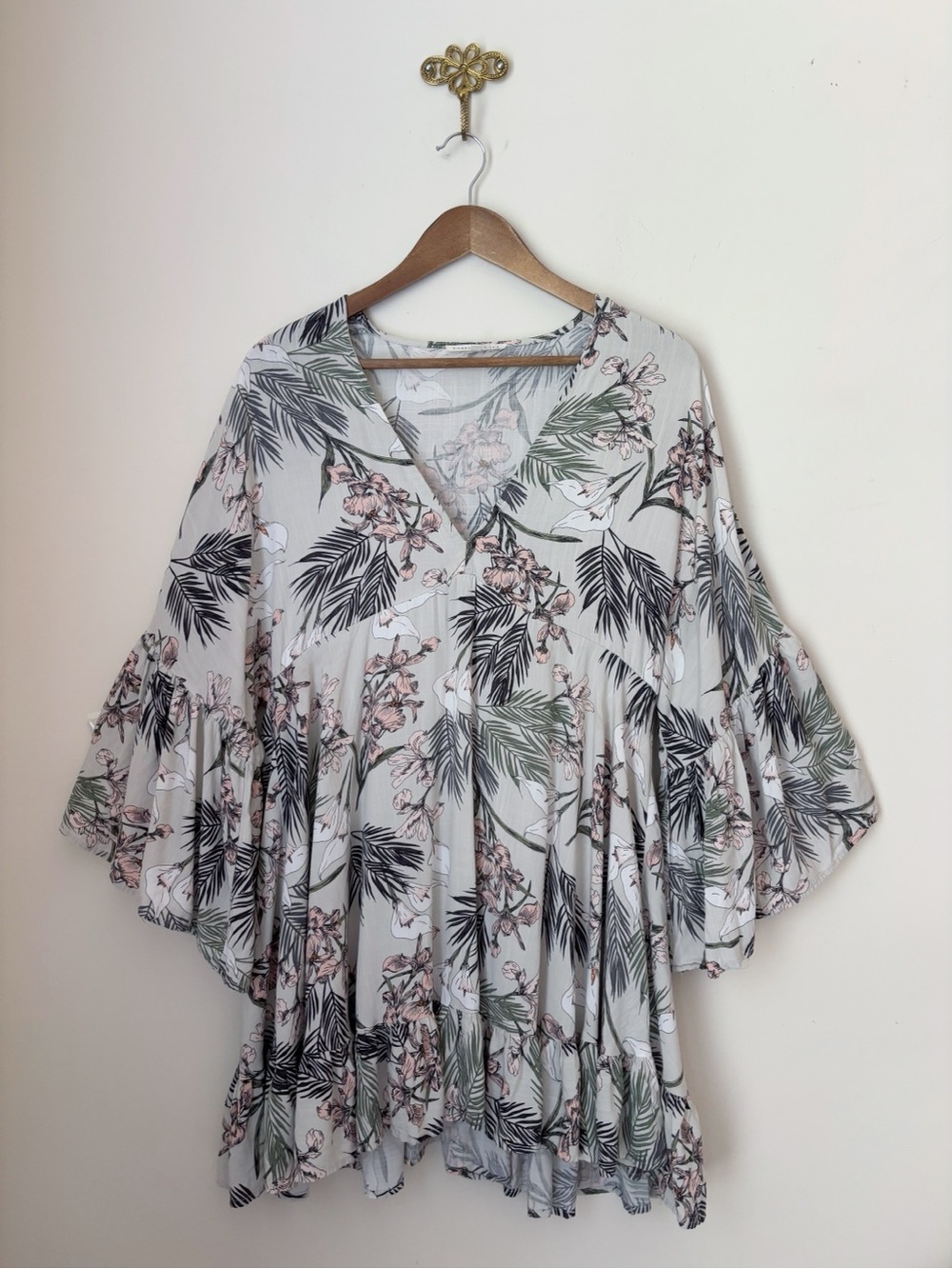 Label of Love Botanical Print V Neck Mini Dress Medium